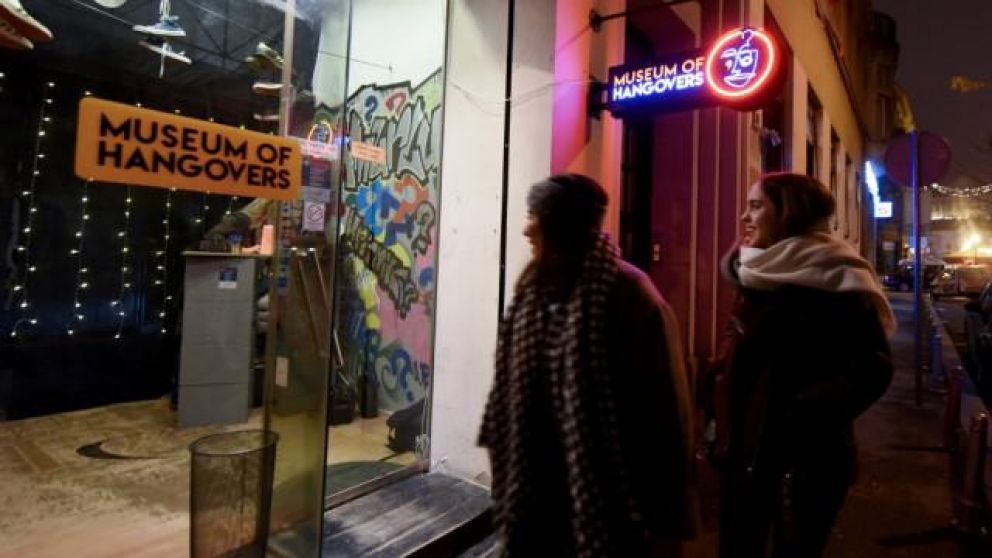 ¡Hic! Conocé el primer museo de borracheras y resacas. (AFP)