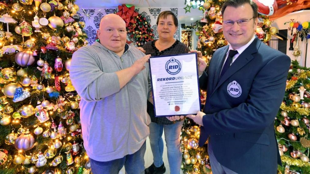 El hombre recibió un reconocimiento.