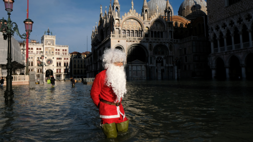 Papá Noel se puso las botas y me metió al agua.