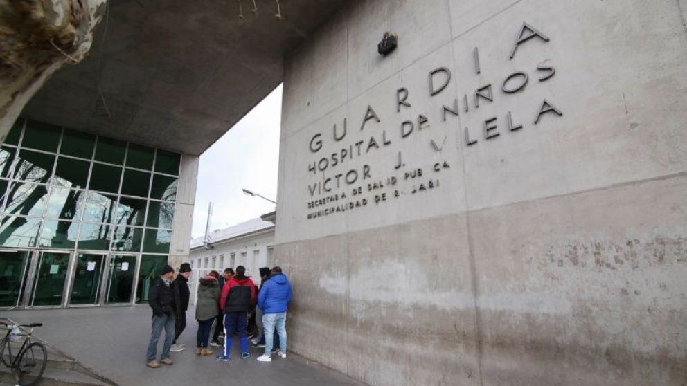 El chico, de 8 años, fue operado y está internado en el hospital.