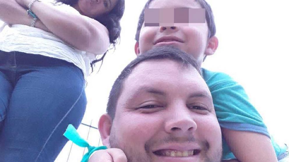 Esteban sólo quiere que su hijo no sufra con los ruidos.
