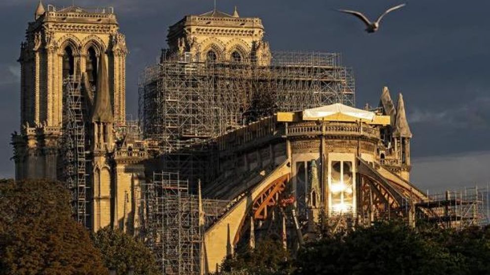La catedral de Notre Dame, no abrirá sus puertas por la reconstrucción.