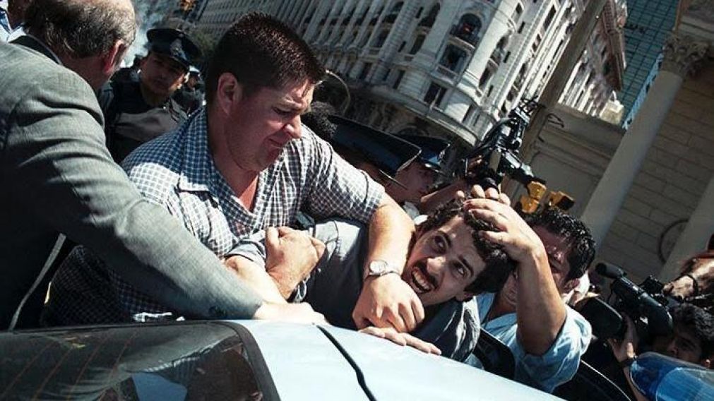 Así era detenido en 2001 el actual ministro del Interior (Damián Neustad).