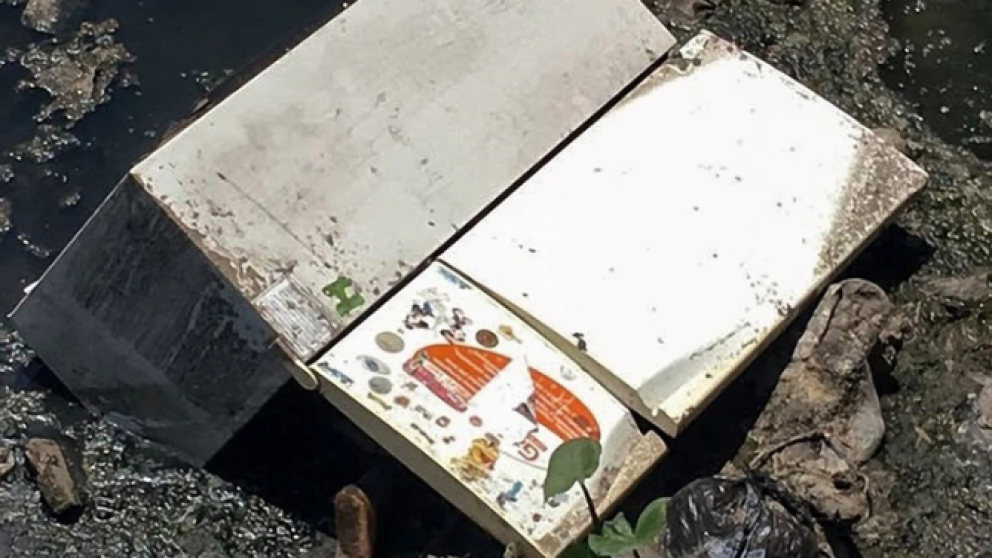 La heladera en la que fue hallada la víctima.