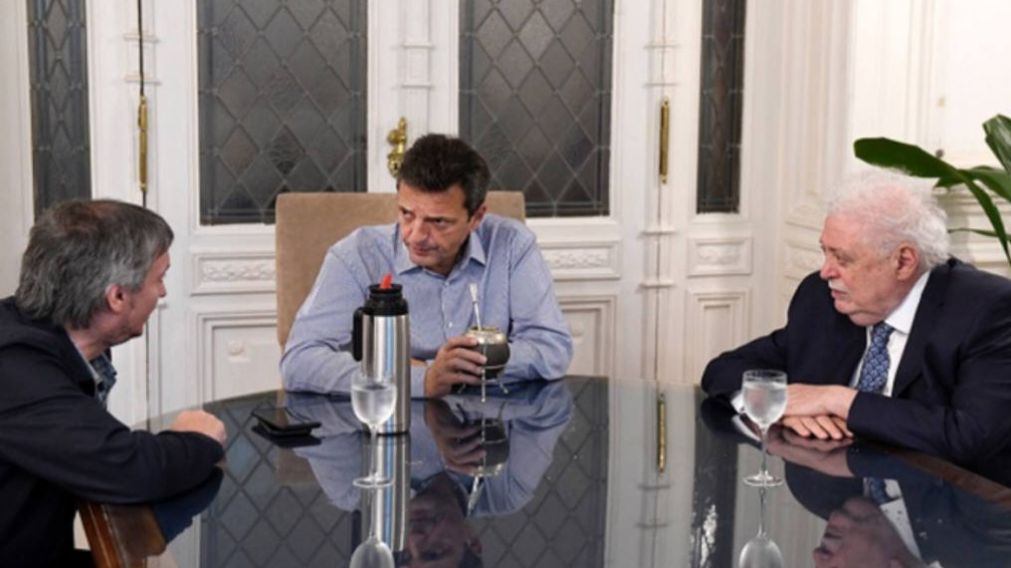 Sergio Massa recibió en su despacho a Máximo Kirchner y a Ginés González García.
