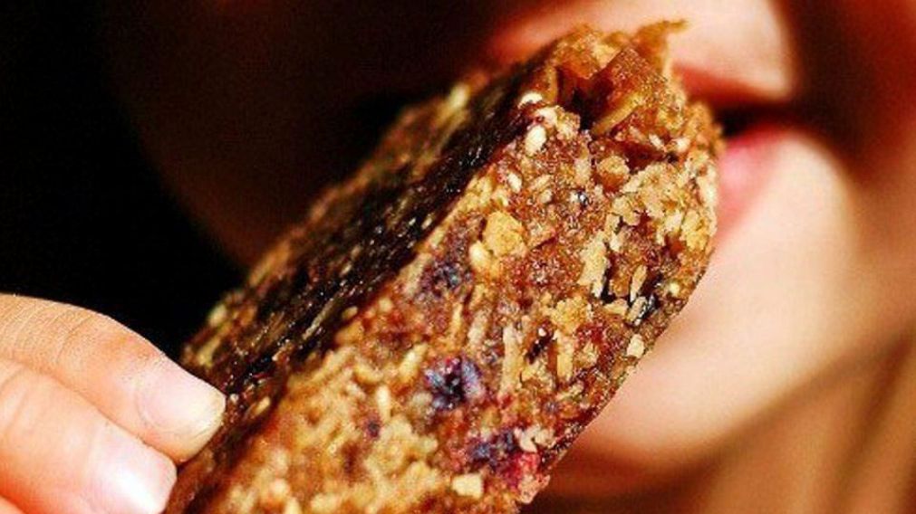 Encontr� un diente en una barrita de cereal y lo llev� a la Corte Suprema. 