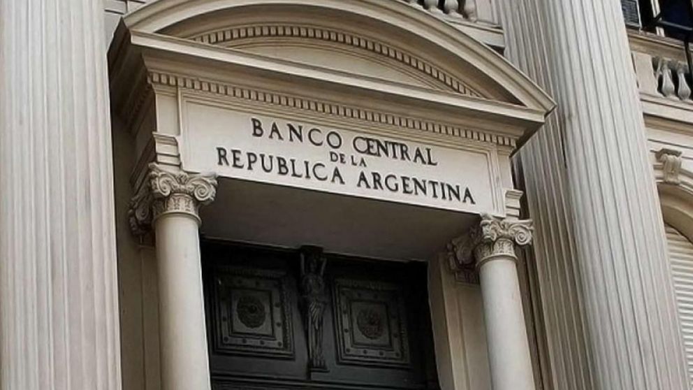 Regulado por el BCRA, el dólar cerró "manso".