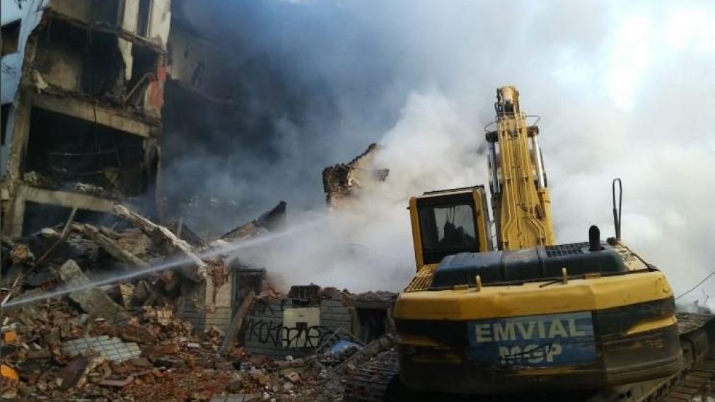 Así amaneció la edificación, totalmente destruida (Gentileza 0223.com.ar).
