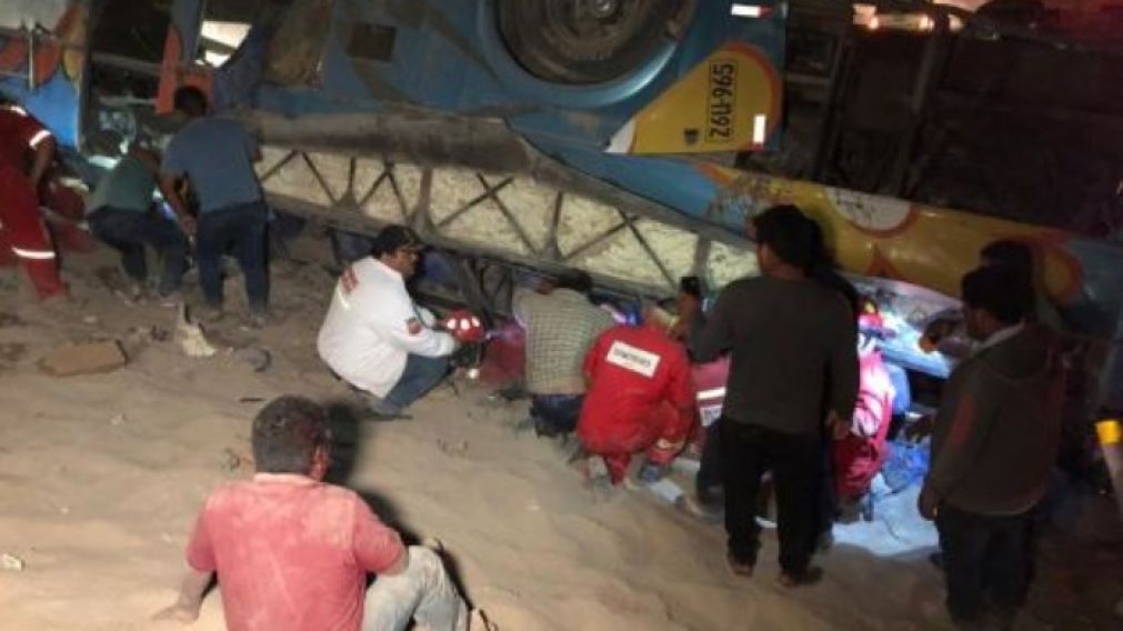 Los trabajos para rescatar a las víctimas demandaron varias horas.