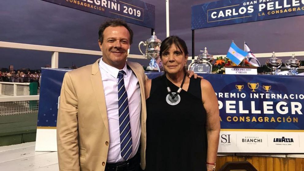Diego Quiroga y Teresa García durante el tradicional premio Carlos Pellegrini,