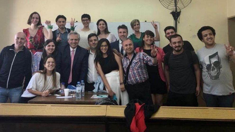 Fernández no olvida su vocación de docente. (Archivo).