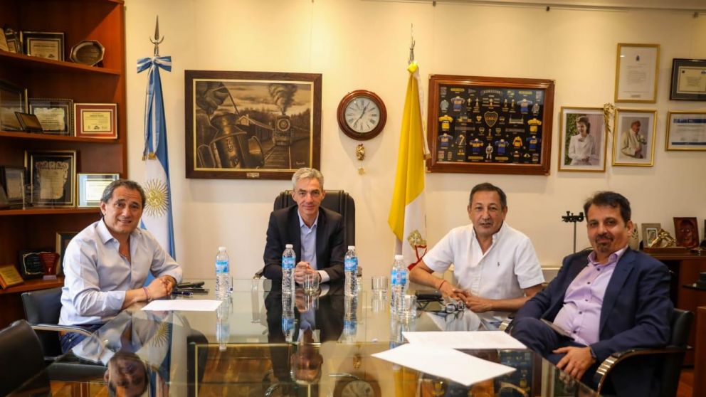 El ministro de Transporte, Mario Meoni, visitó la Unión Ferroviaria.