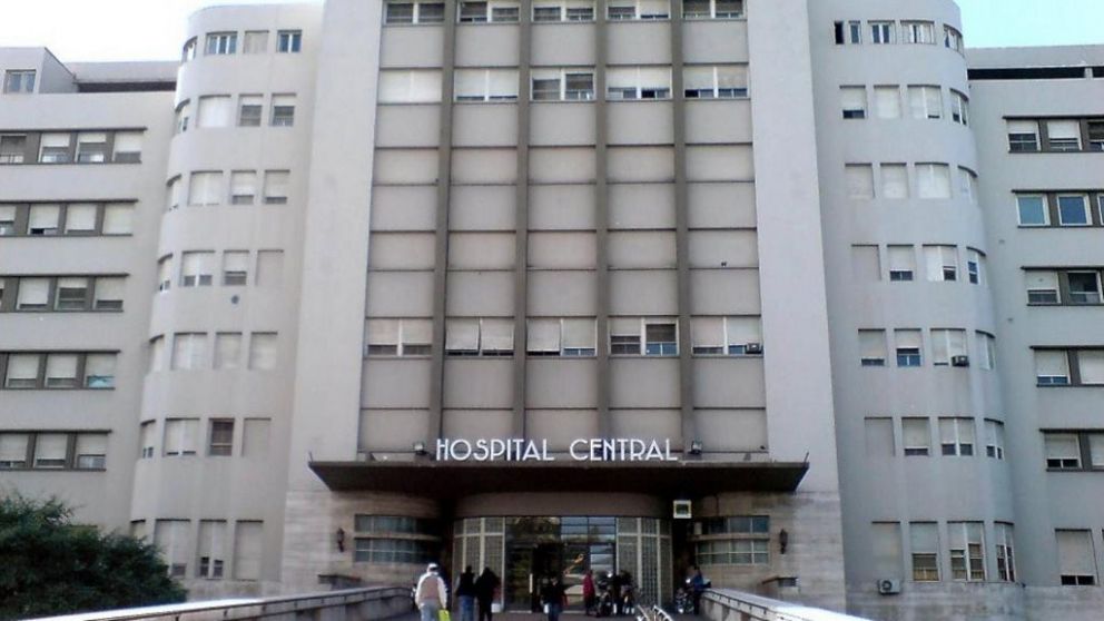El hombre est� internado en el hospital Central de Mendoza. (Archivo).