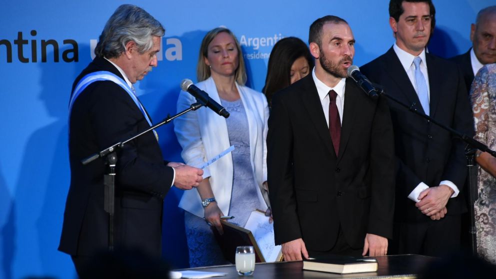 Fernández y Guzmán, en la jura de ministros (Jonatan Moreno/Crónica).