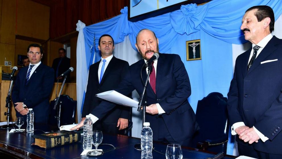 En primer término juró el vice gobernador Solís y luego el gobernador Gildo Insfrán.