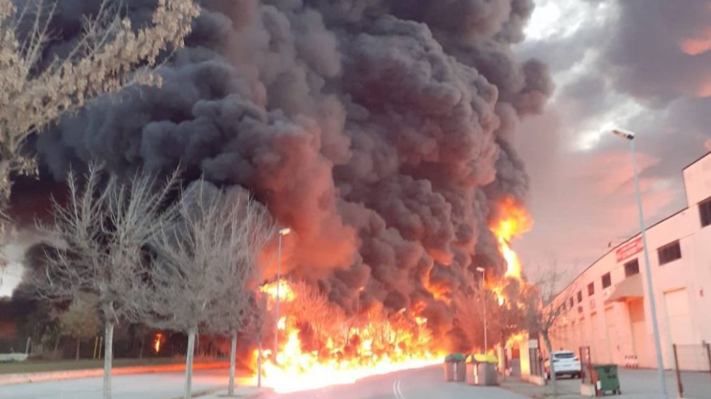 La columna de humo pudo ser observada desde varios kil�metros a la redonda.