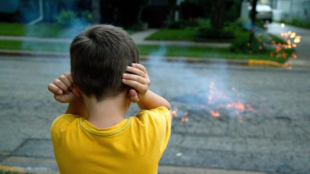Buscan concientizar sobre los perjuicios que genera la pirotecnia en los chicos con autismo