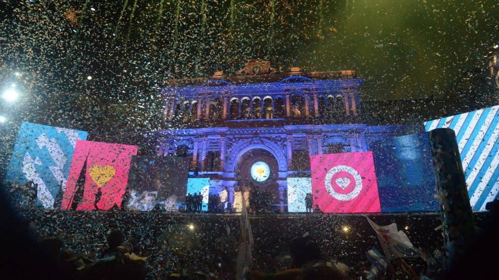 Masiva celebración en Plaza de Mayo (Pablo Villán/Crónica)