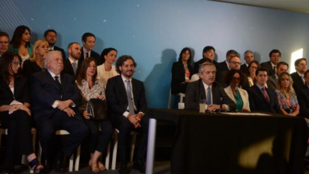 El presidente electo anunció el viernes quienes lo acompañarán.