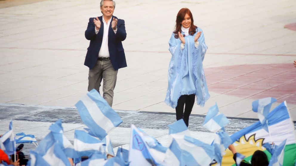 Cristina Fernández asume la vicepresidenta. Expectativa por la palabra de ambos.