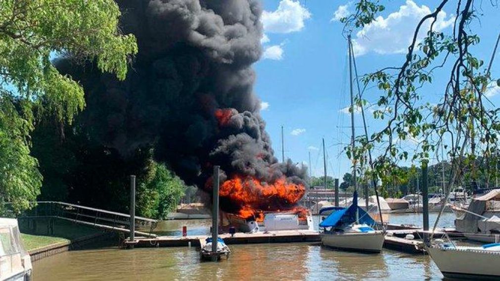 Intentan determinar en dónde se inició el incendio. (Twitter)