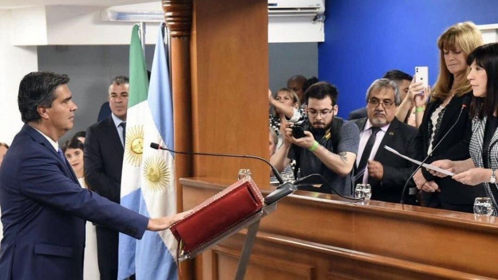 Capitanich juró ante la Legislatura provincial. (Gentileza datachaco.com)