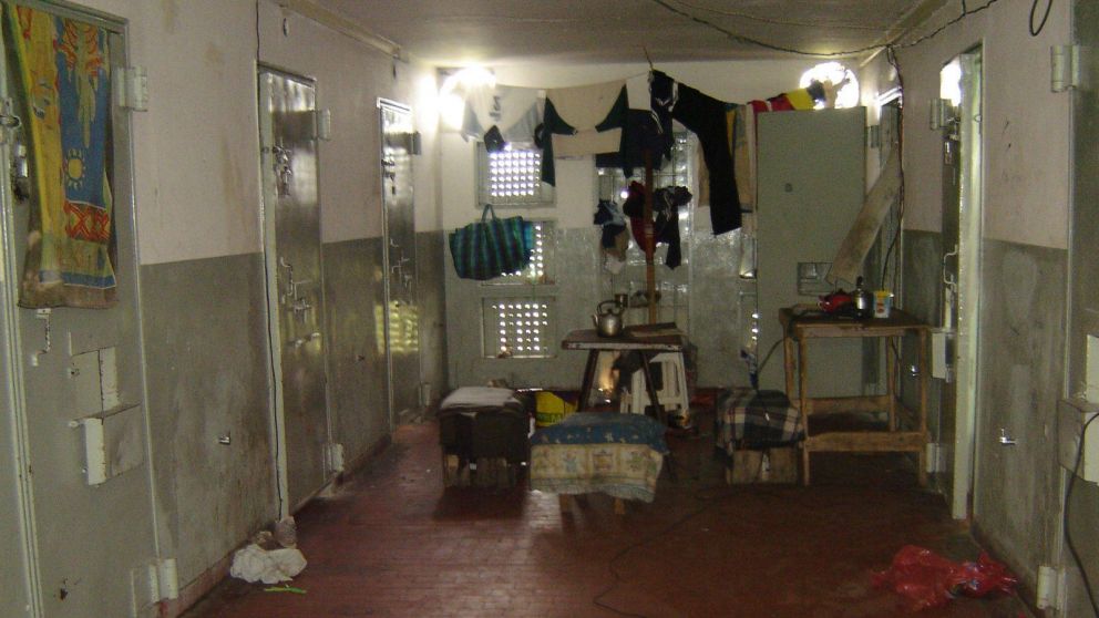 Los presos realizan una "huelga de hambre" por las malas condiciones del penal.