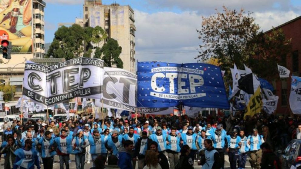 El di�logo y el consenso implica abordar como prioridad el 35% de la pobreza estructural en Argentina.