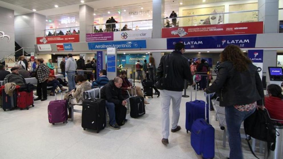 Los gremios reclaman que la empresa LATAM no se presta a negociar paritarias.