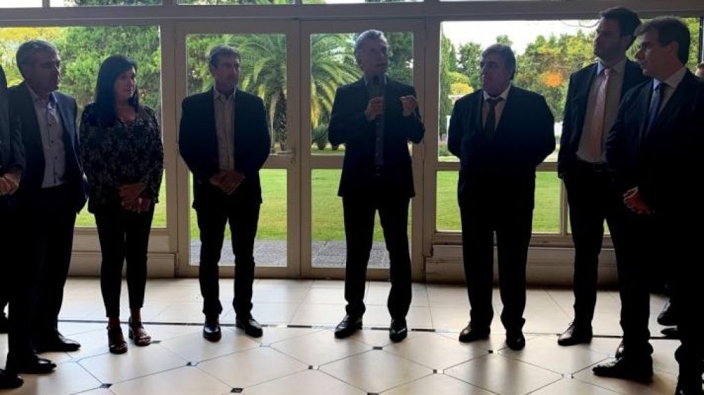 Mauricio Macri junto a los legisladores de Juntos por el Cambio.