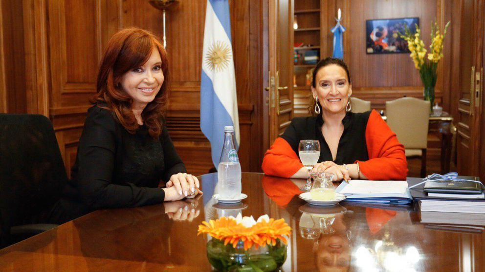 Cristina Kichner junto a Gabriela Michetti reunidas en el Palacio Legislativo.