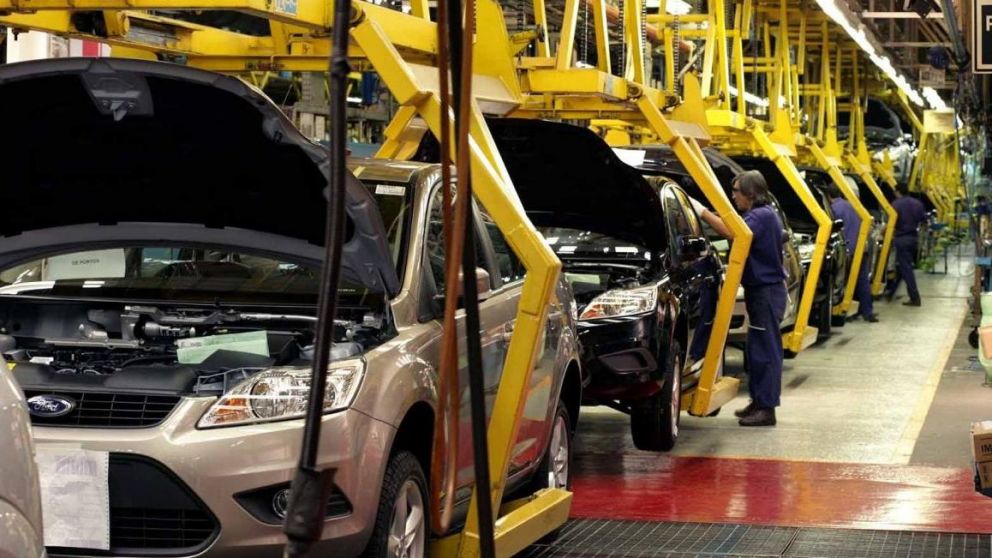 En el mes de noviembre, las terminales produjeron 27.099 vehículos.