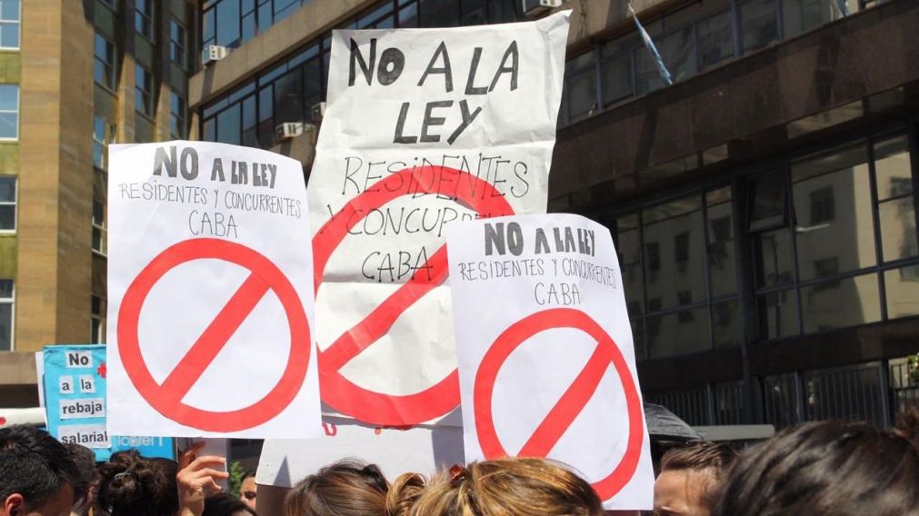 Los trabajadores de la salud van a continuar con la medida de fuerza.