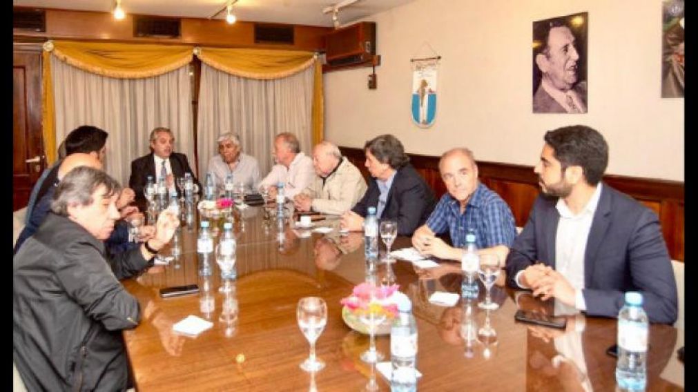 El encuentro se celebró en la sede del Sindicato de Camioneros.