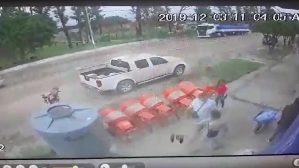El hecho quedó registrado por cámaras de seguridad(Captura).