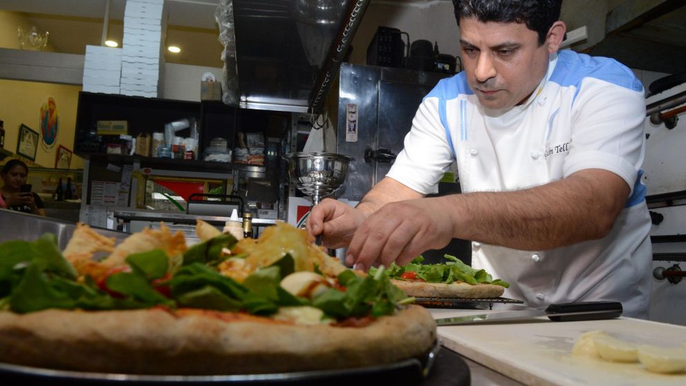 Gastón es uno de los mejores pizzeros de Argentina (Crónica/Pablo Villan)