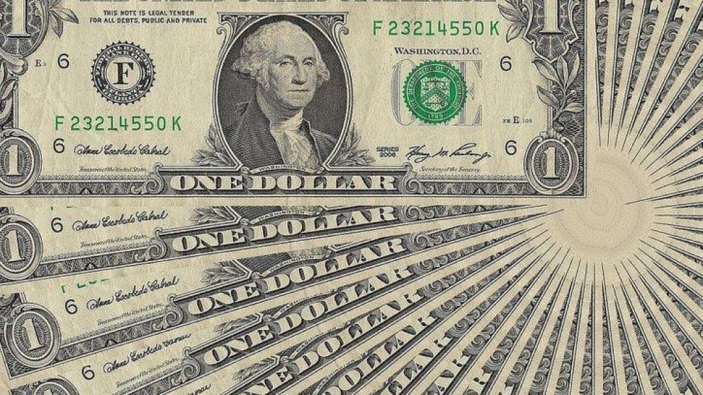 La divisa estadounidense contenida por la intervención del Central.