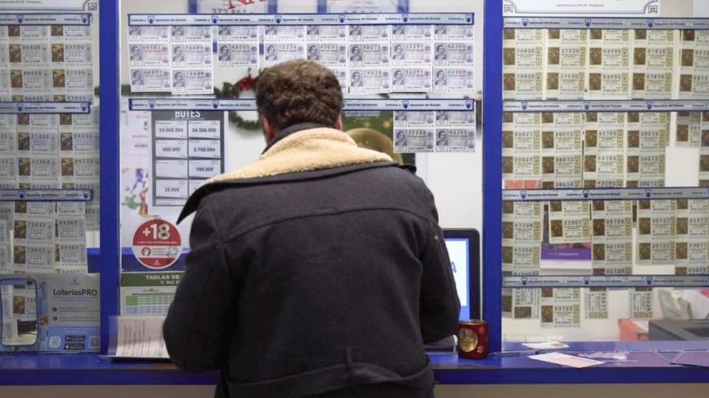 Abuelo ganó una fortuna en la lotería gracias a sus nietos y su reacción conmocionó al mundo: "me faltaba el aire"
