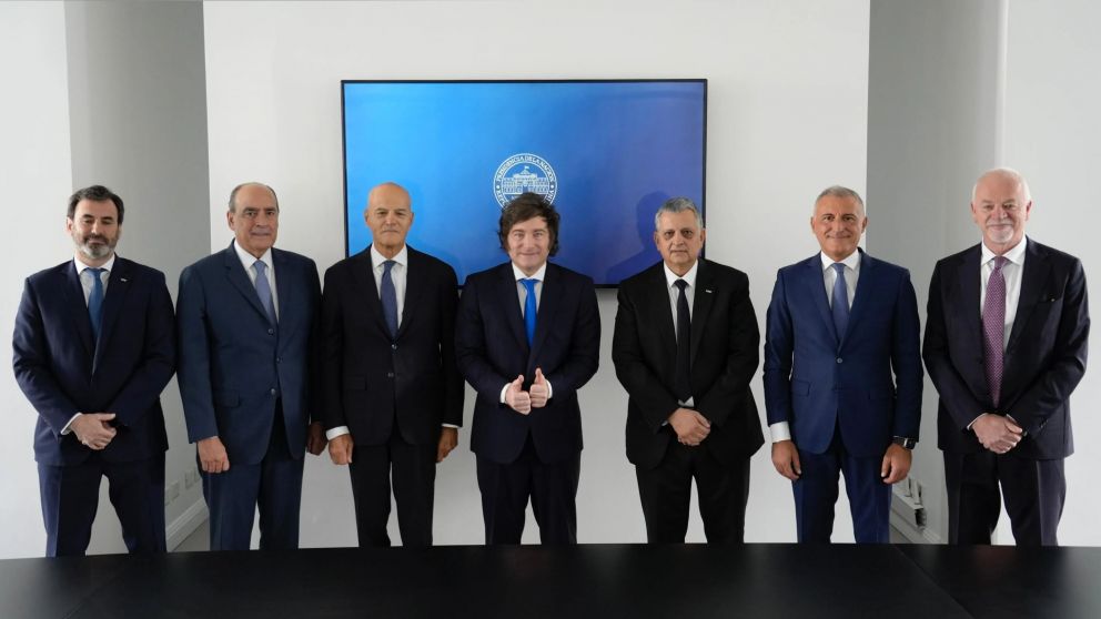 Vaca Muerta: YPF firm� un acuerdo clave para exportar gas argentino.