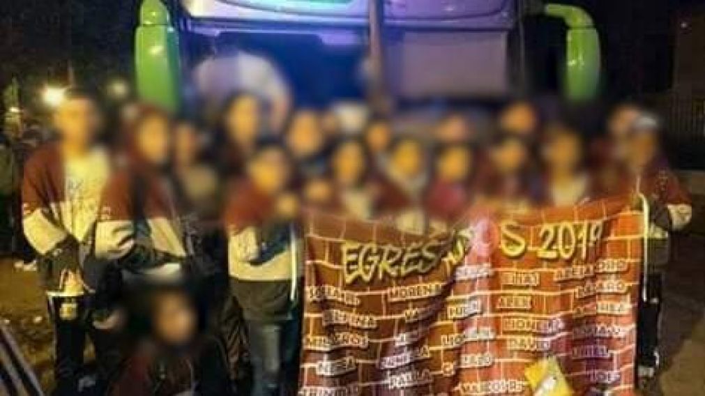El grupo de estudiantes, minutos antes de partir.