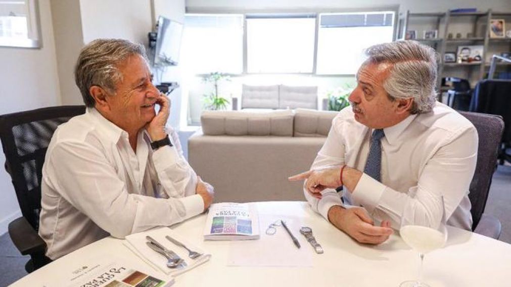 Eduardo Duhalde y Alberto Fernández reunidos en las oficinas de San Telmo del mandatario electo.