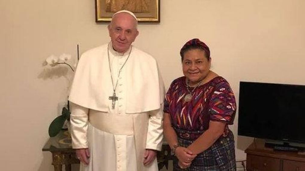 Francisco se reunió con Rigoberta Menchú y hablaron de diferentes temas relacionados a latinoamérica.