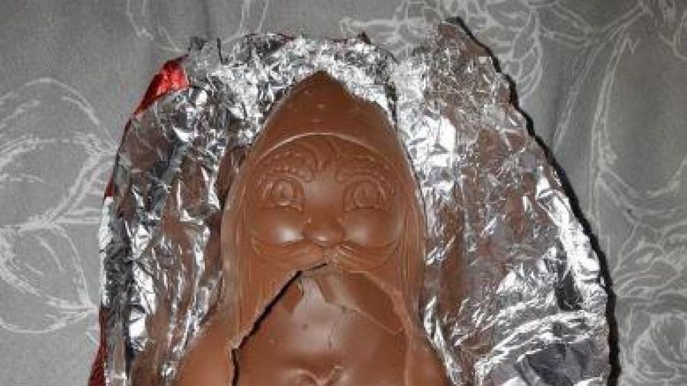 Abrió el chocolate y encontró una sorpresa.