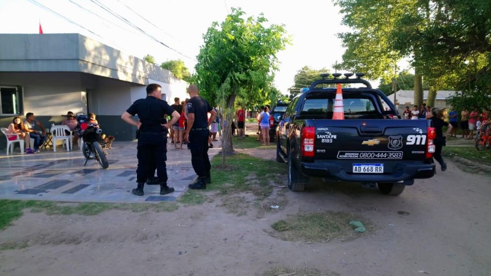 El violento episodio tuvo lugar en el barrio Scarafía, en el noroeste de la capital santafesina.
