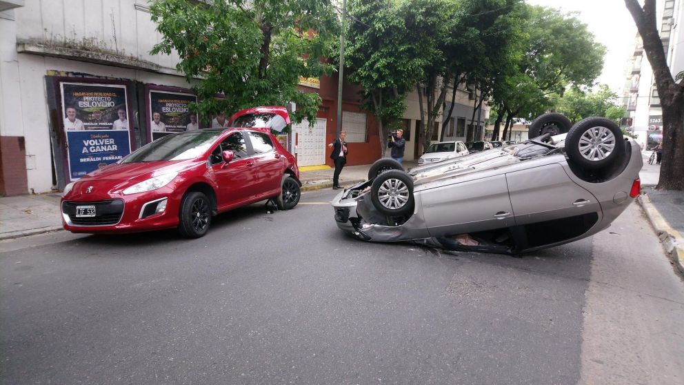 Así quedaron los coches involucrados en el siniestro (@marianorinaldi).