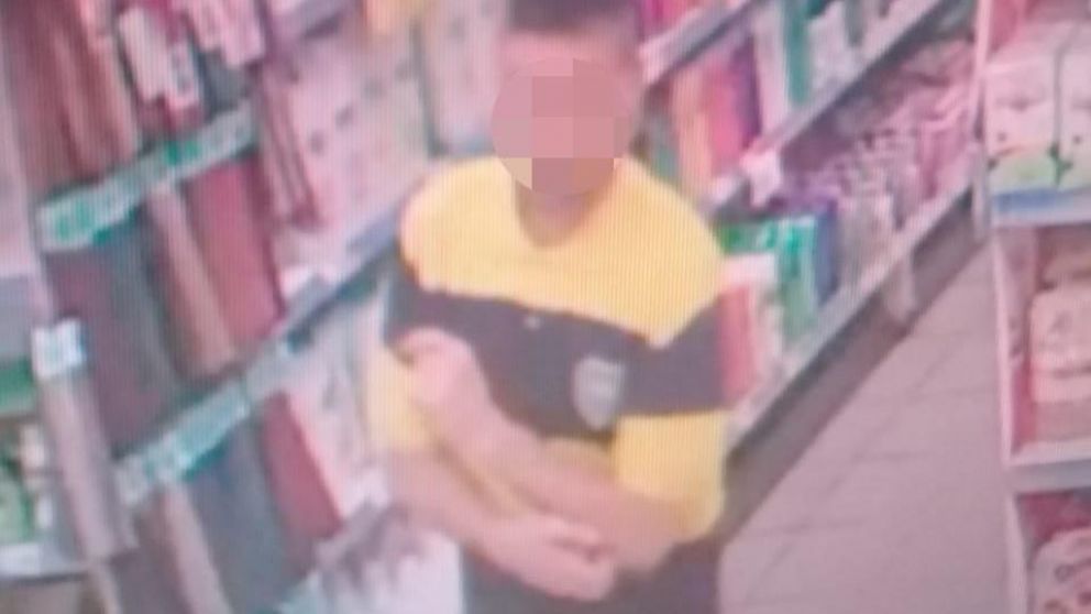 El ladrón fue captado por cámaras de seguridad(Captura).