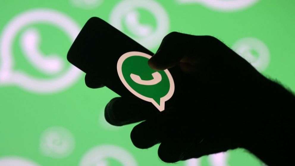 Whatsapp cambió su idioma a inglés.