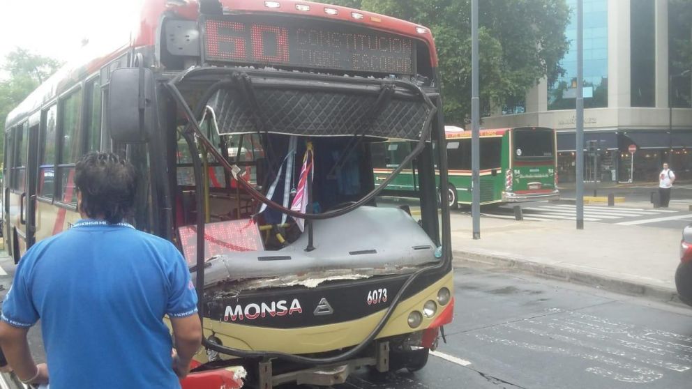 Hubo cuatro heridos en el siniestro. (Twitter).