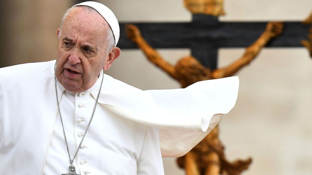 El Sumo Pont�fice cuestion� a los fieles que se hacen leer las manos.