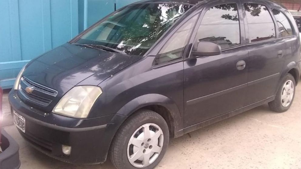 Este es el vehículo de alquiler que era manejado por el trabajador, de 58 años.